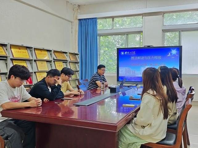 https://xinwen.hyit.edu.cn/__local/E/CA/DB/5DBE10E55AE2370C6C576359D98_DEBCEBD8_F6B1.jpg